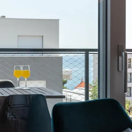 Апартаменти Dalmatia Znjan *